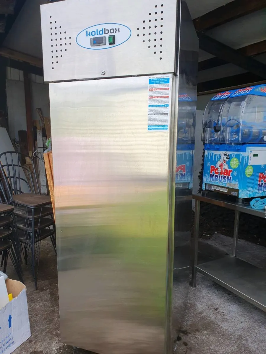 Koldbox stand up cooler & indoor tables & chairs - Image 1