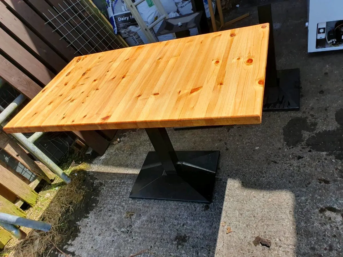 Koldbox stand up cooler & indoor tables & chairs - Image 3