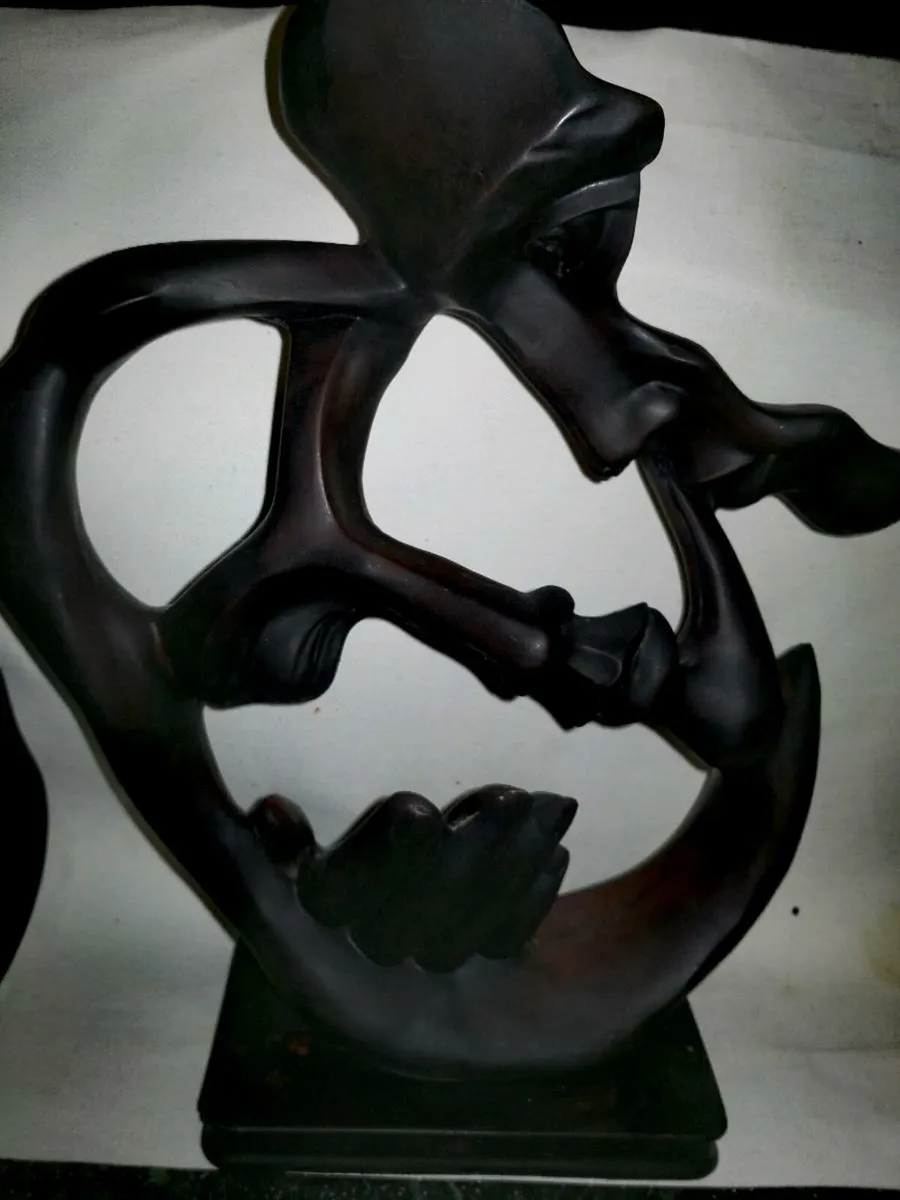 Large and heavy abstract sculpture - Image 1