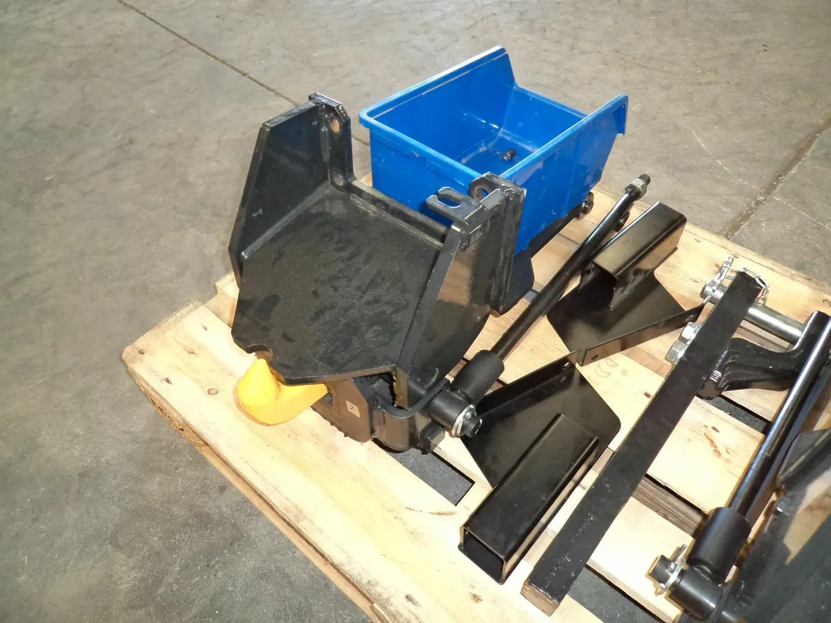 2 X Hitches - Image 2