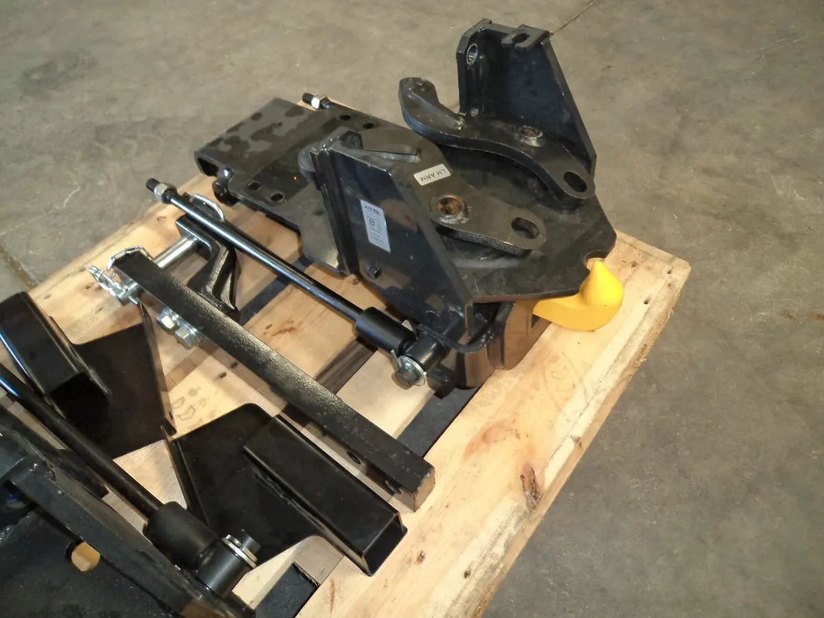 2 X Hitches - Image 3