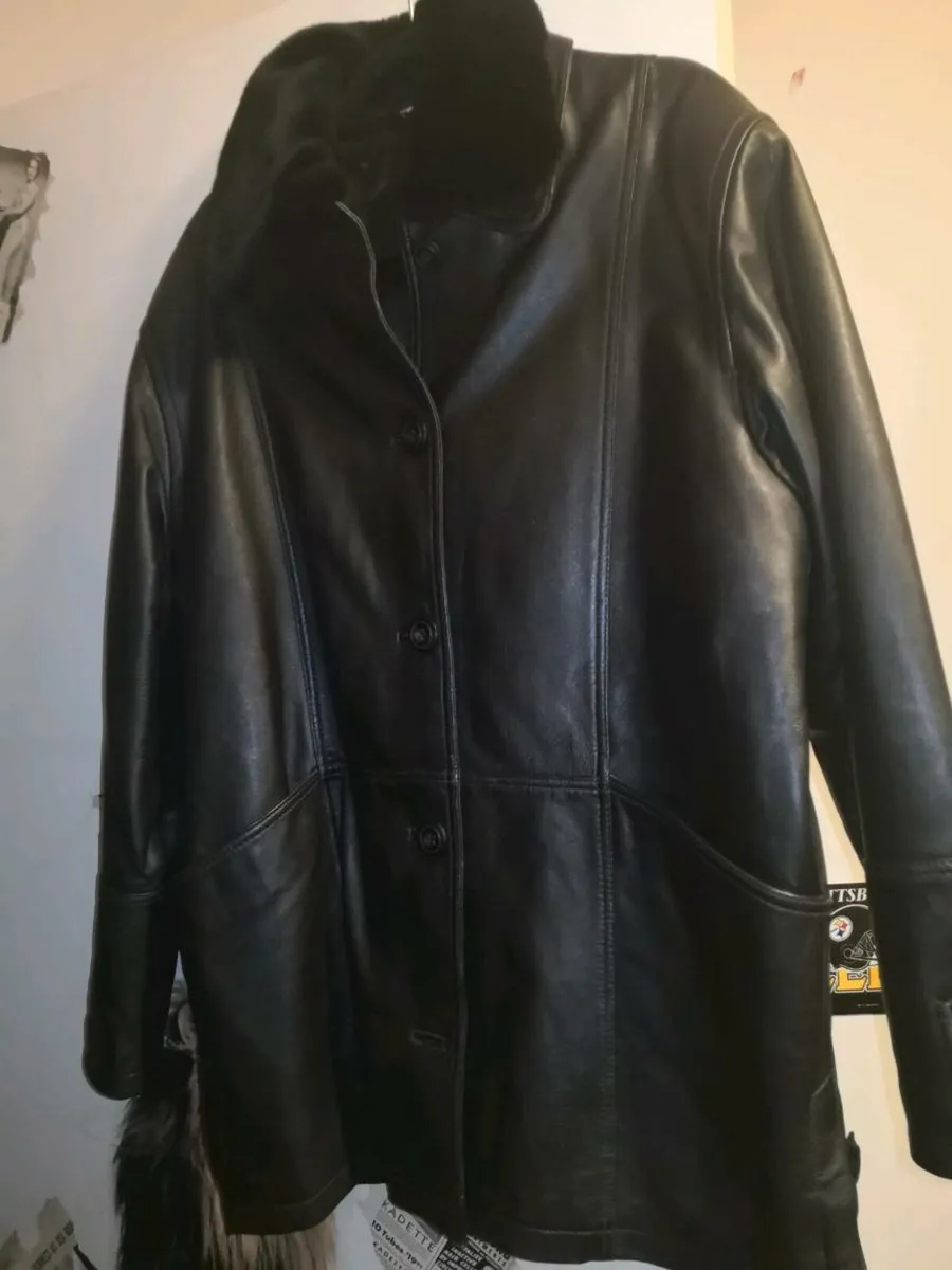 Real leather jacket with detachable fur collar - Image 1