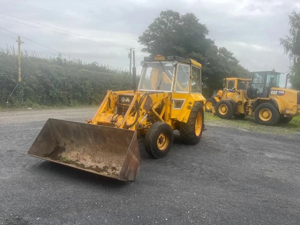 Mf 50b digger loader - Image 1