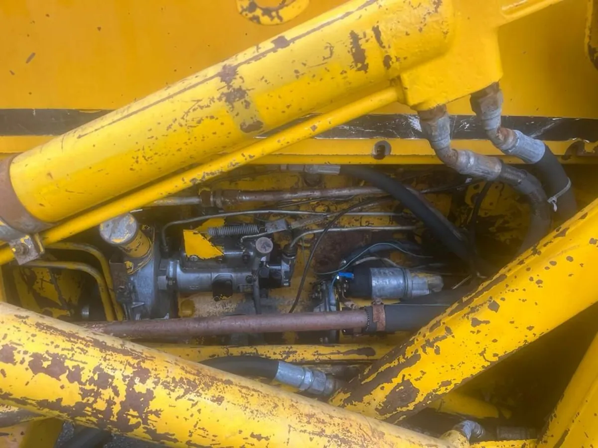Mf 50b digger loader - Image 4