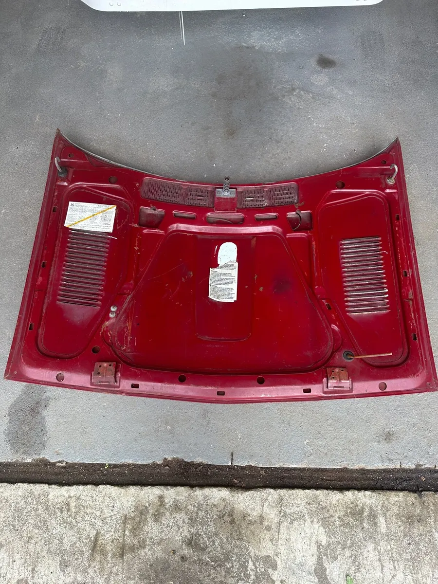 Triumph TR8 car bonnet - Image 2