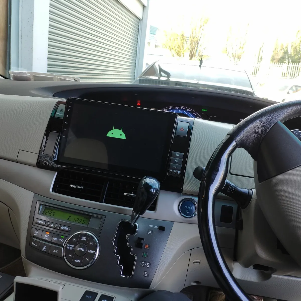 Toyota Estima 10" Android Auto Carplay radio - Image 4