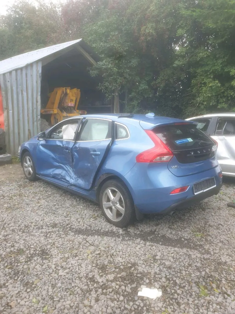 Breaking volvo 2.0d 2016 v40 do - Image 4