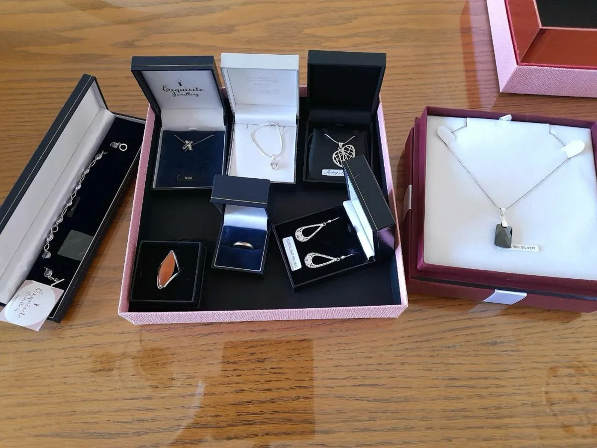 Mix of jewellery - Image 1