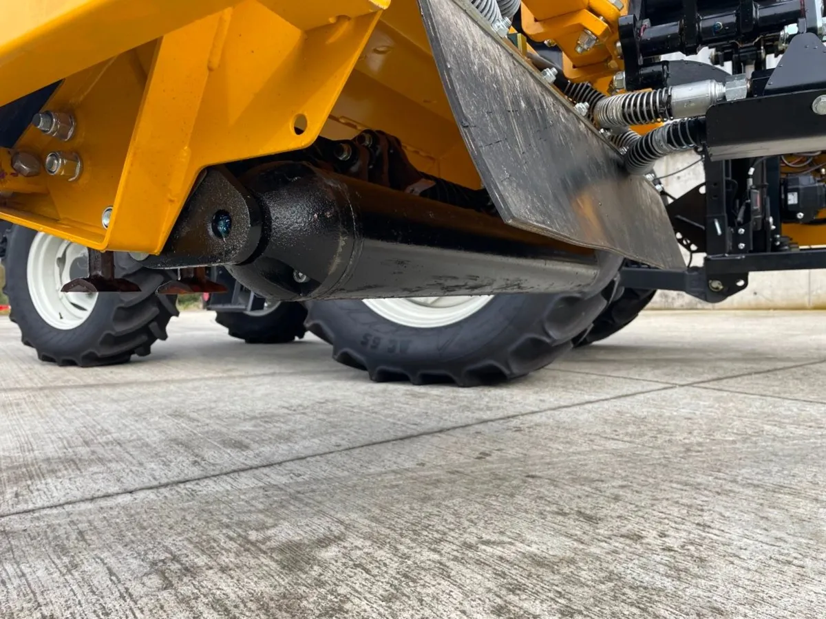 NEW McConnel PA5455 Hedgecutter - Image 4