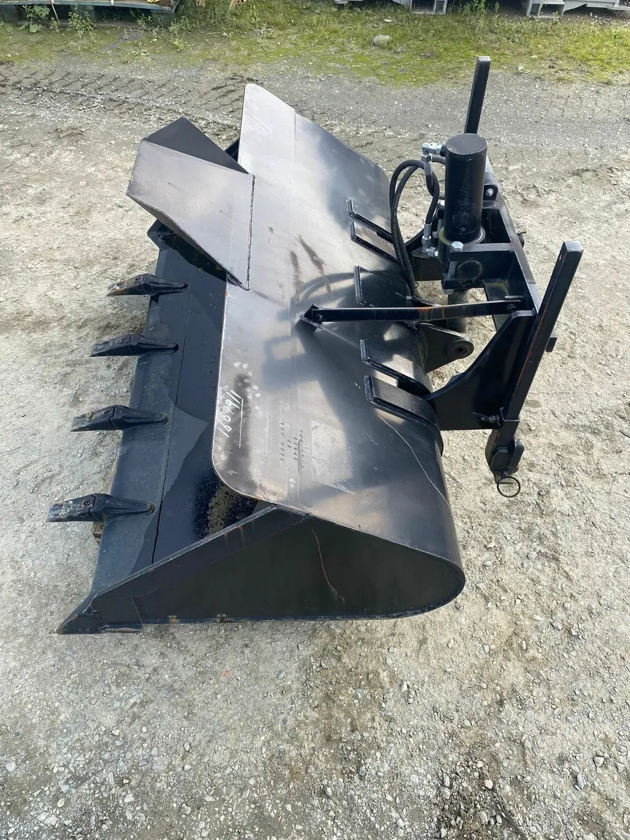 Manitou Forklift High Tip Bucket - €1,600 + VAT - Image 3