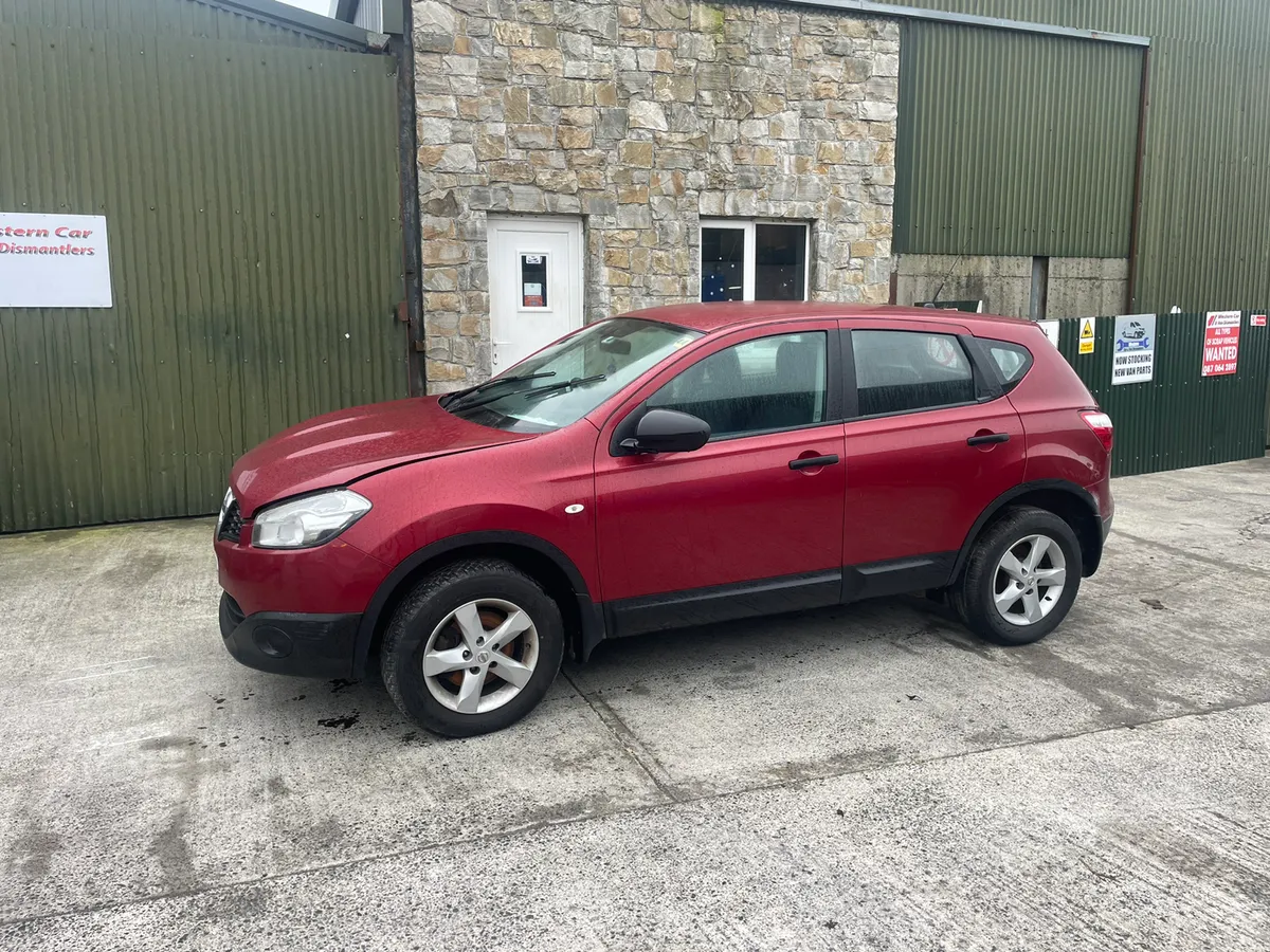 2013 Nissan Qashqai 1.6 petrol for dismantling