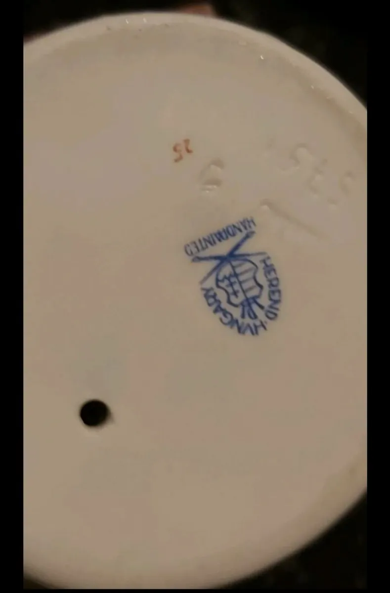 Herend peeing boy statue - Image 4