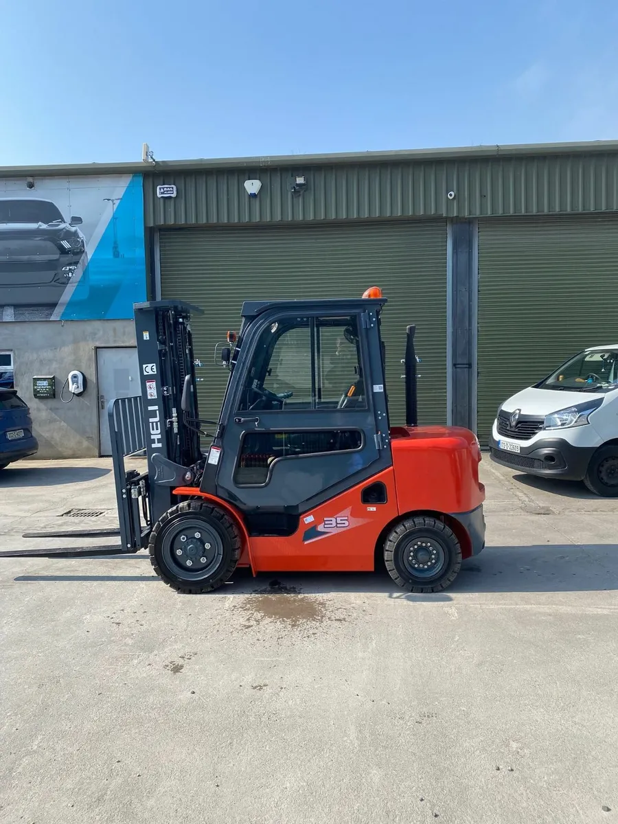 New Everun ER2500F telescopic loader - Image 3