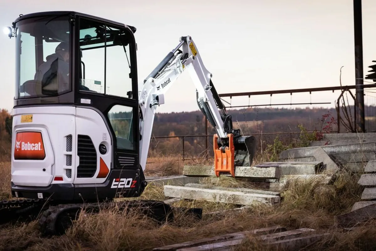 Bobcat E20z Mini Digger | Fully Zero Tail Swing - Image 2