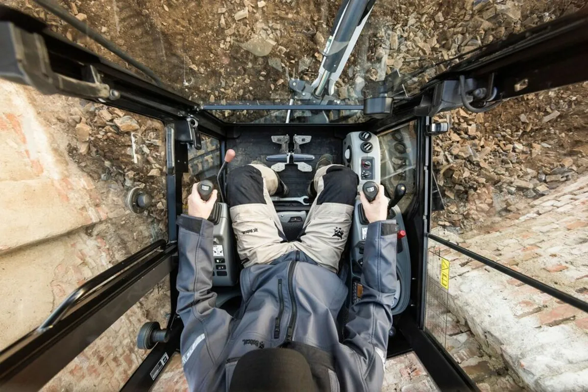 Bobcat E20z Mini Digger | Fully Zero Tail Swing - Image 3