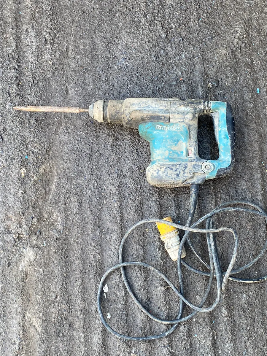 Makita Hr3210C Breaker - Image 3