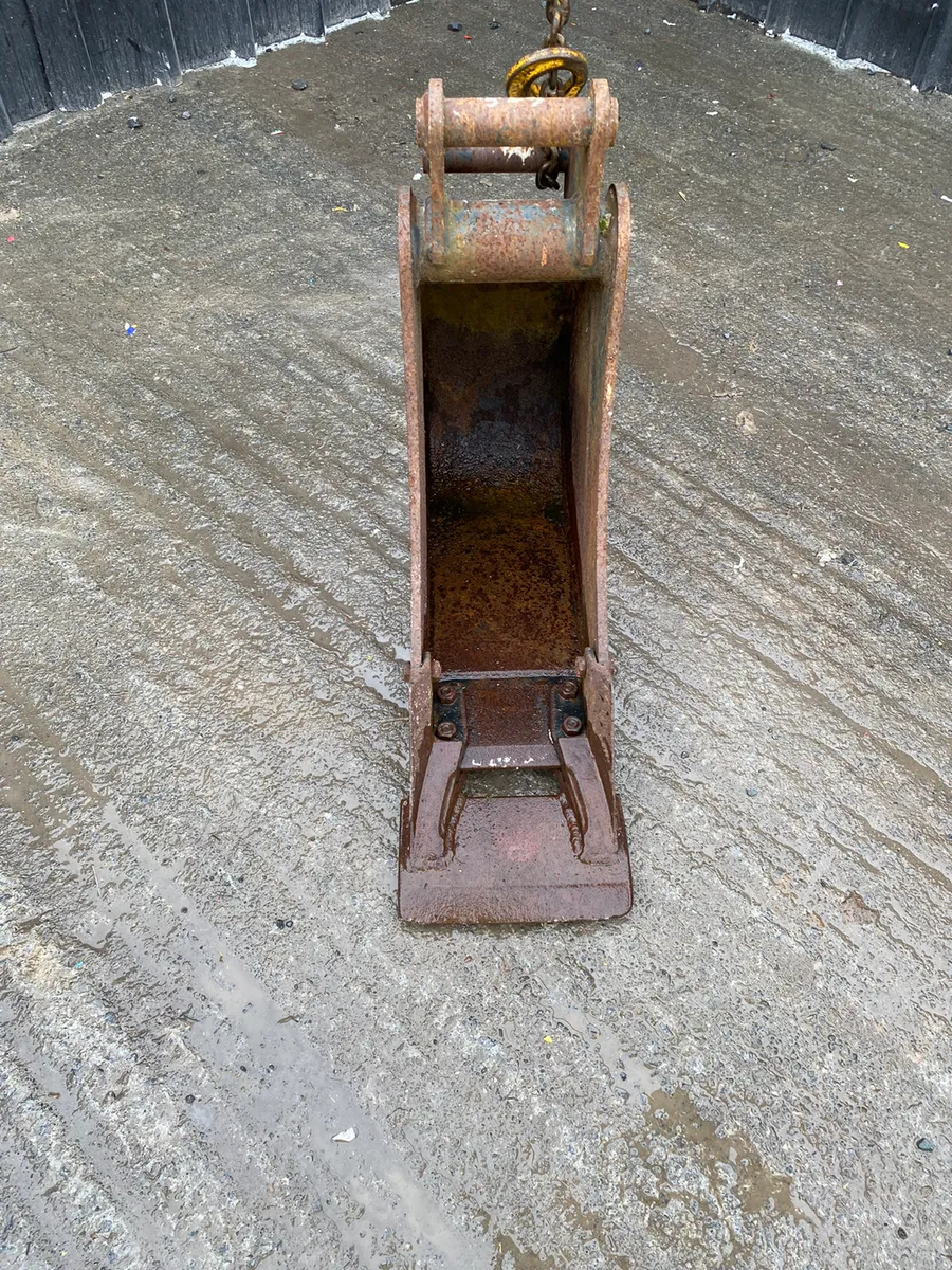 Bucket P2233 - Image 1