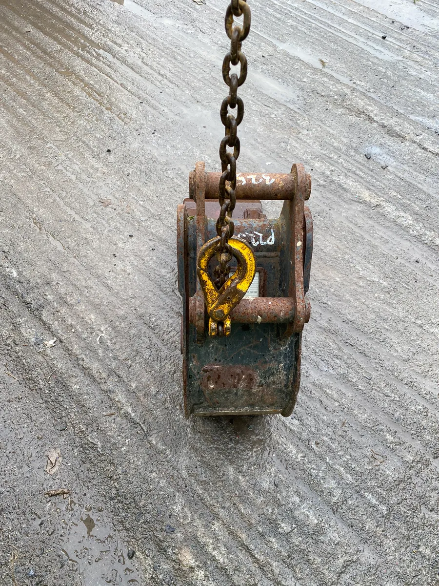 Bucket P2233 - Image 3