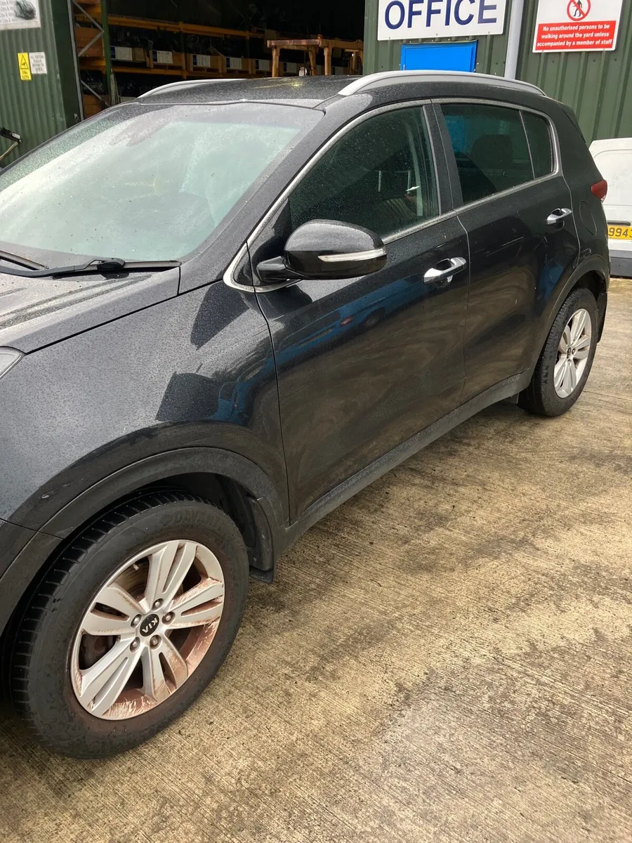 2017 Kia sportage parts breaking - Image 2
