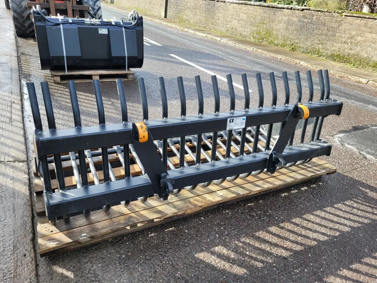 Stone rakes - Image 2