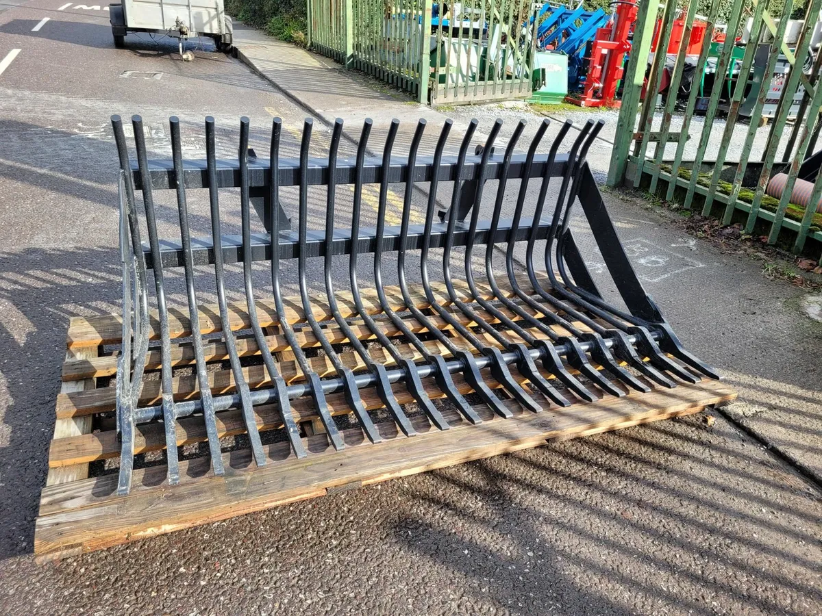 Stone rakes - Image 1