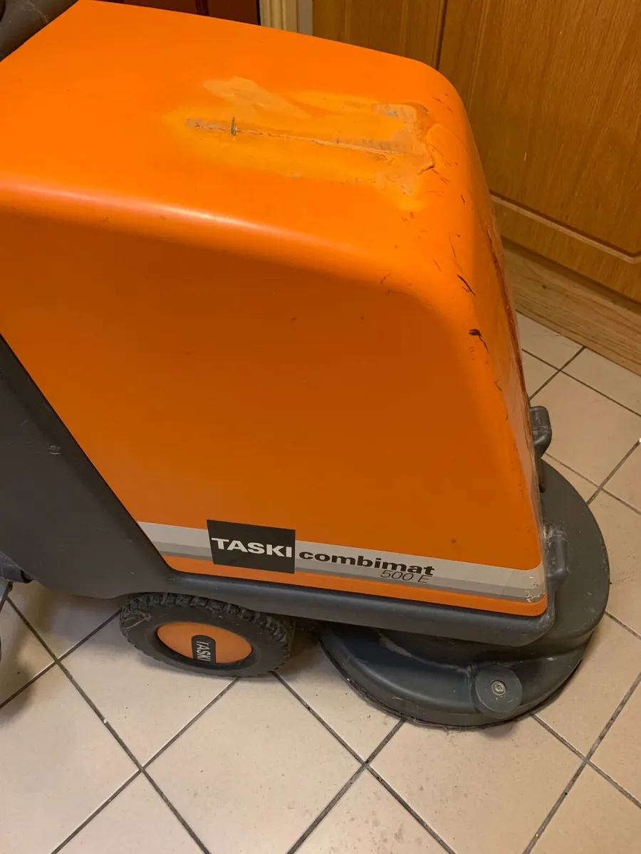 Floor washing machine and polisher - Image 4