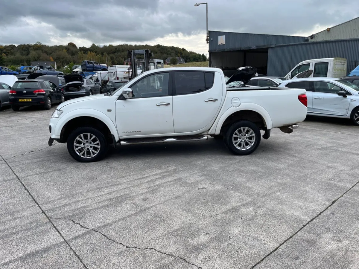 2016 Mitsubishi L200 2.5 - Image 4