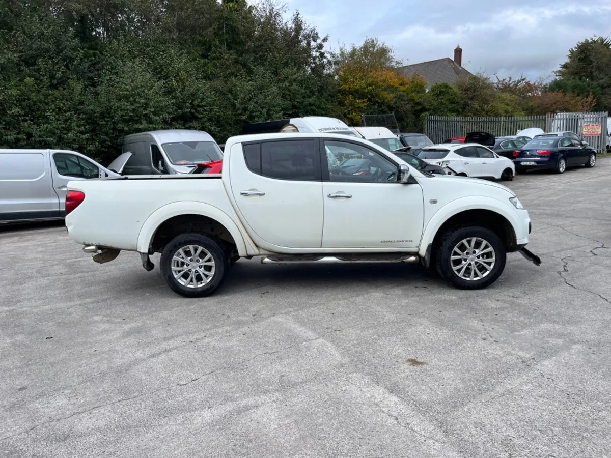 2016 Mitsubishi L200 2.5 - Image 3