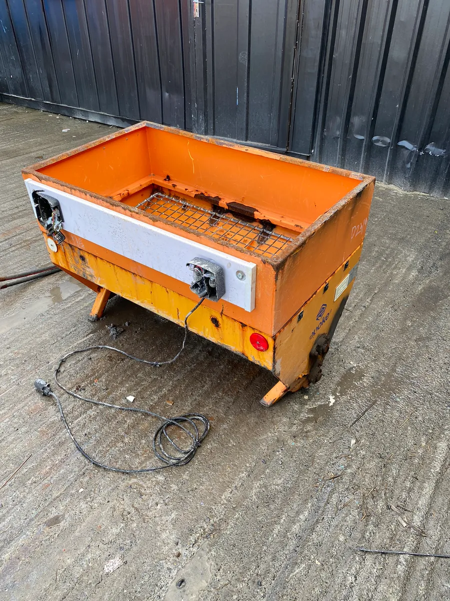 Espoke Tractor Salt Spreader - Image 1
