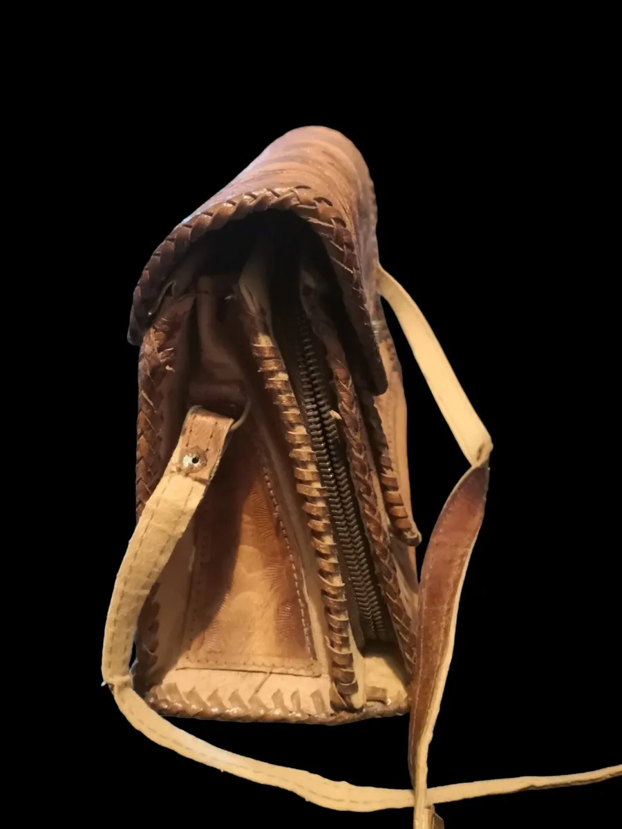 Handcrafted leather handbag - Image 3