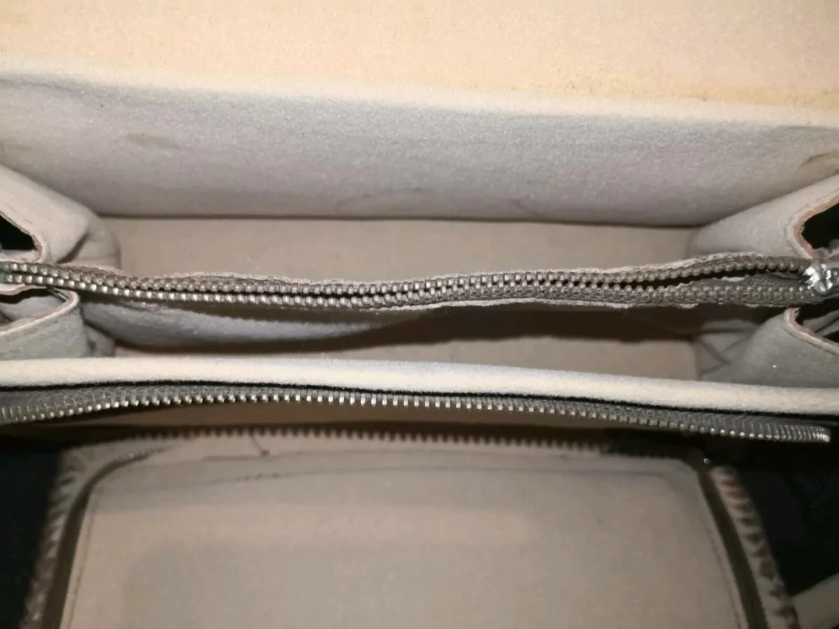 Handcrafted leather handbag - Image 4