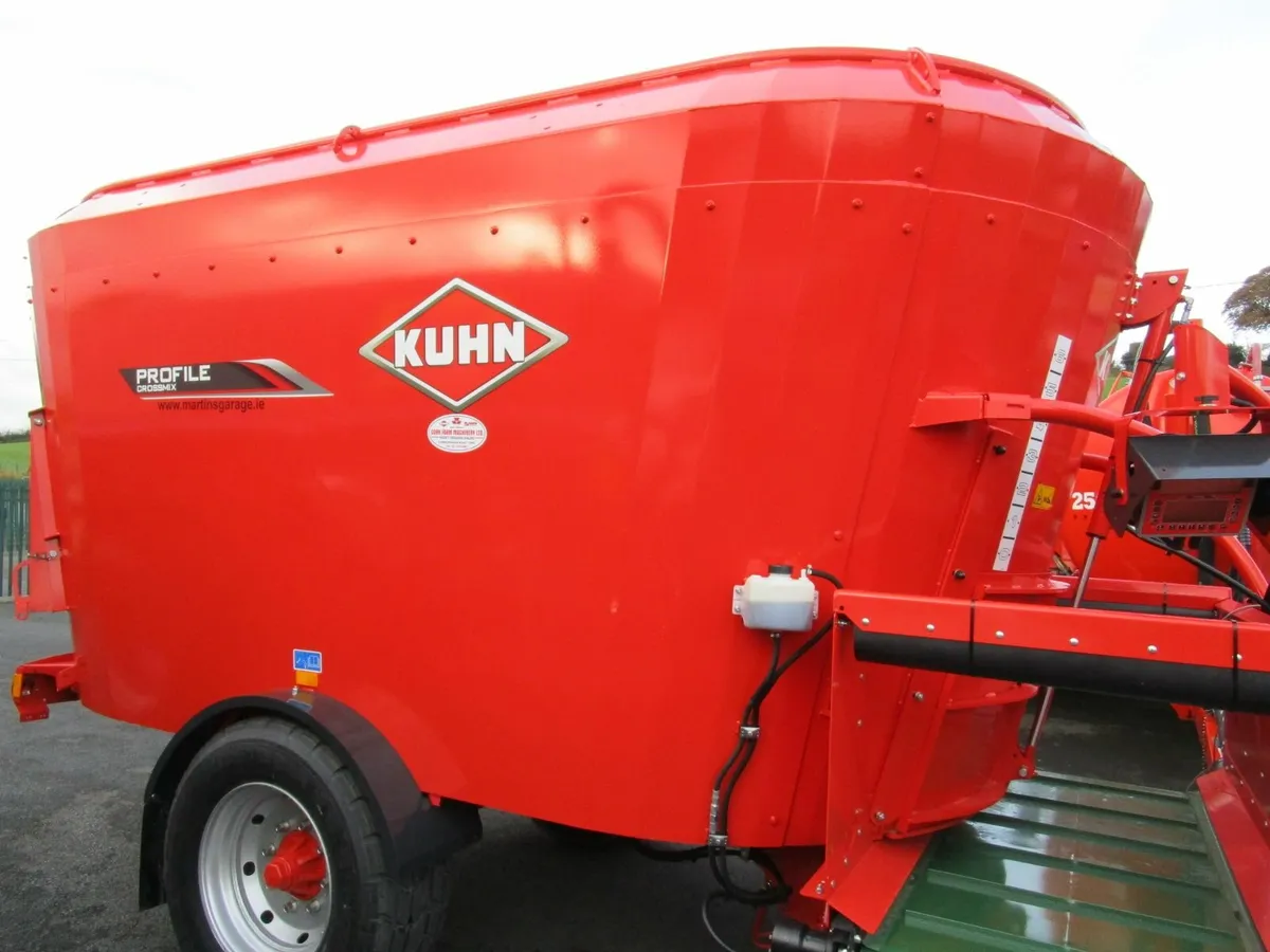 NEW KUHN 18.2 CS Twin auger tub feeder - Image 3