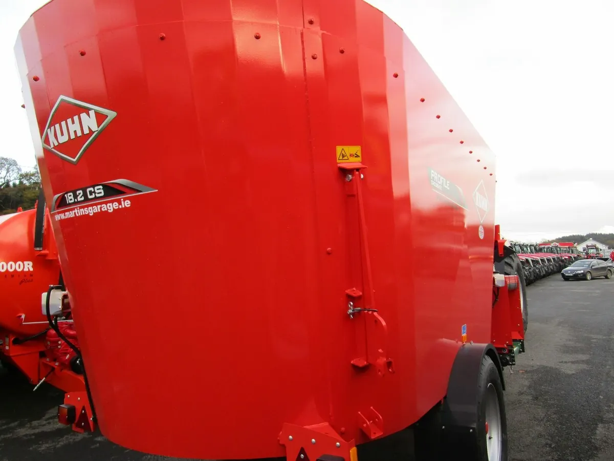 NEW KUHN 18.2 CS Twin auger tub feeder - Image 4