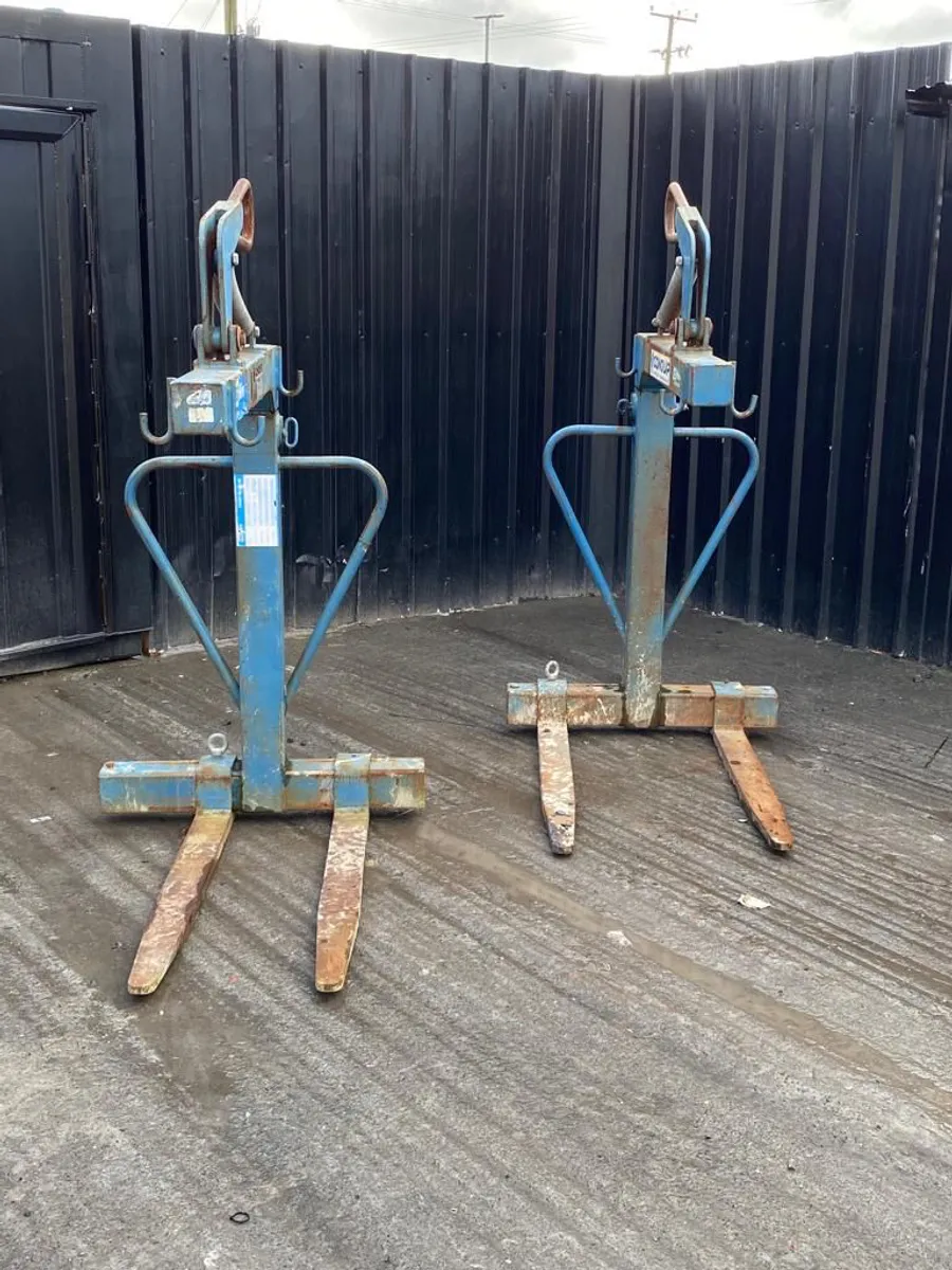 Choice of 2 Conquip Crane Forks - Image 4