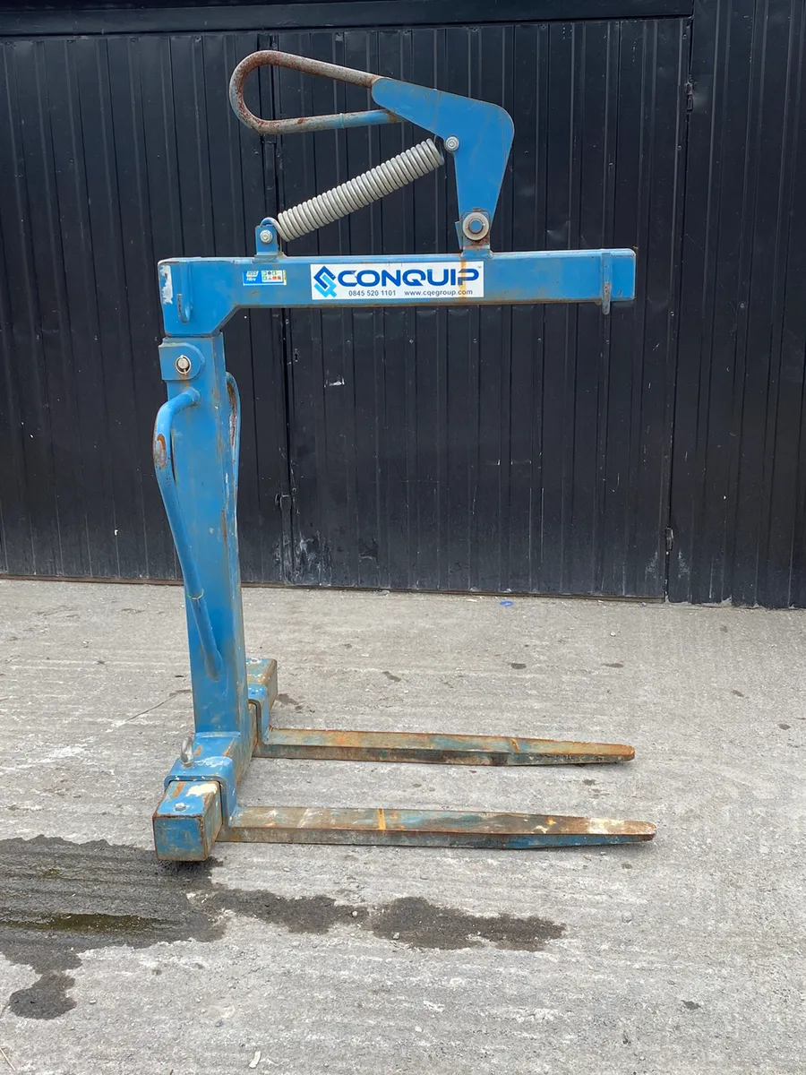 Choice of 2 Conquip Crane Forks - Image 1