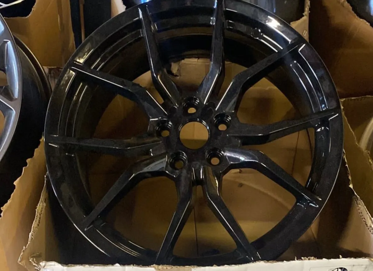 18” Ford Focus rs gloss black alloys & tyres