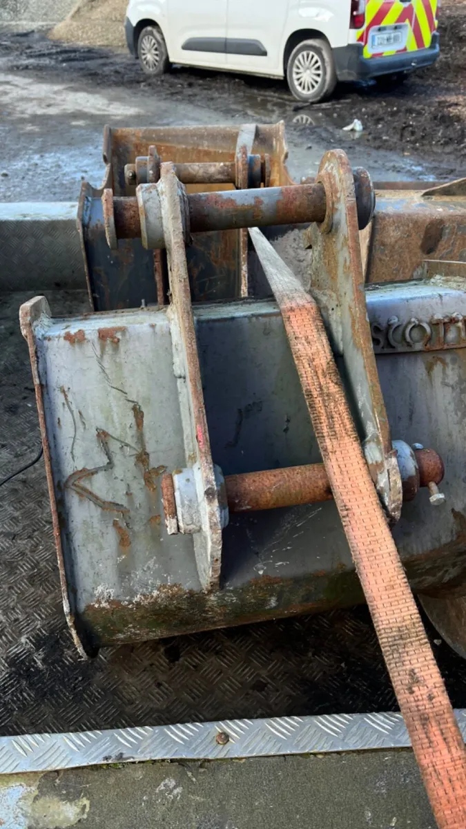Scott jcb buckets for sale - Image 2