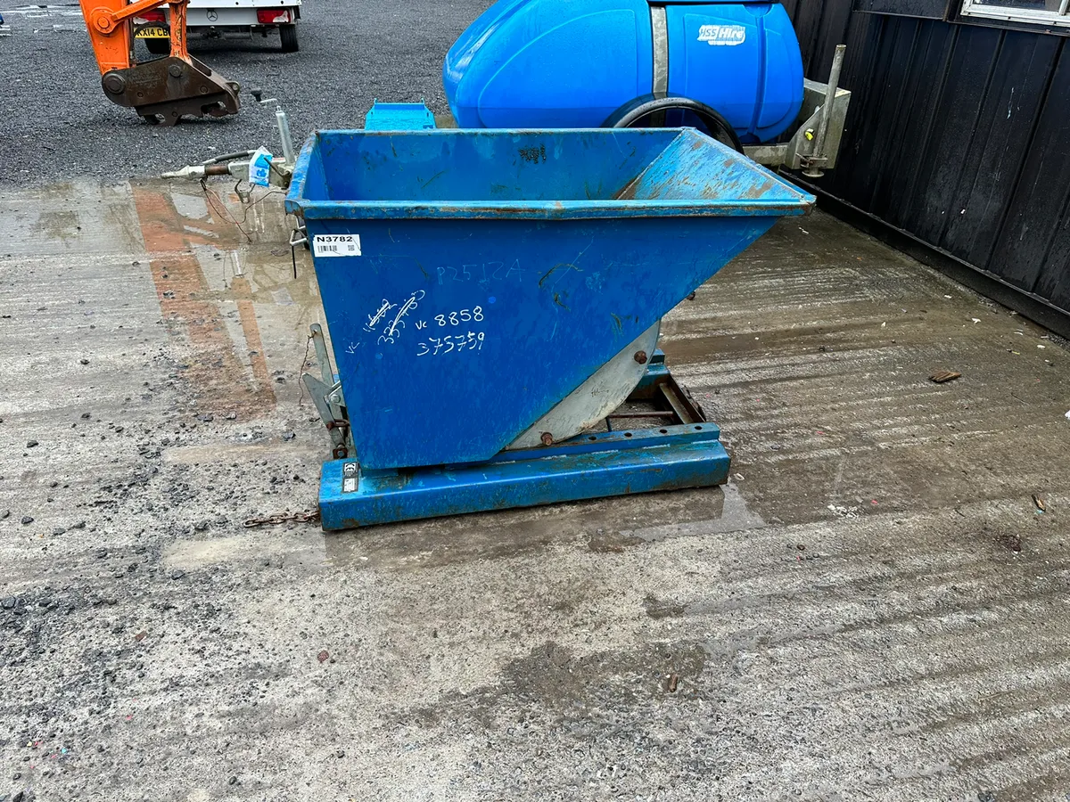 Small Tipping Skip - Image 2