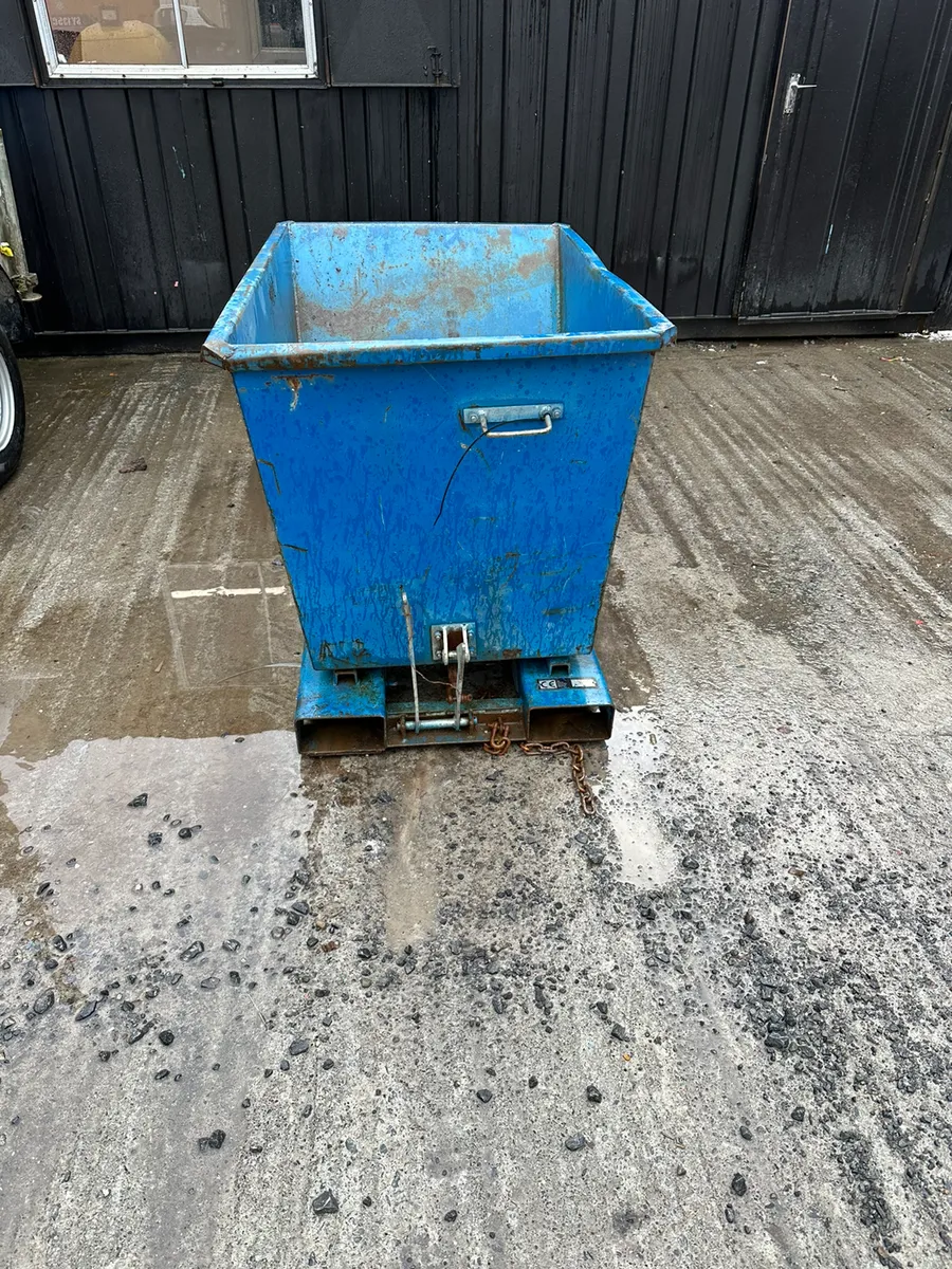 Small Tipping Skip - Image 3