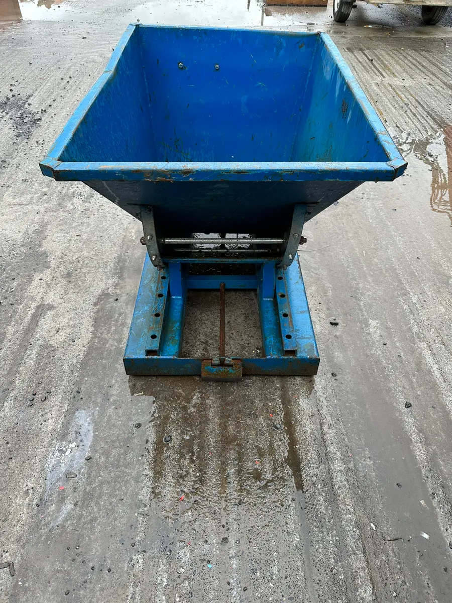 Small Tipping Skip - Image 4