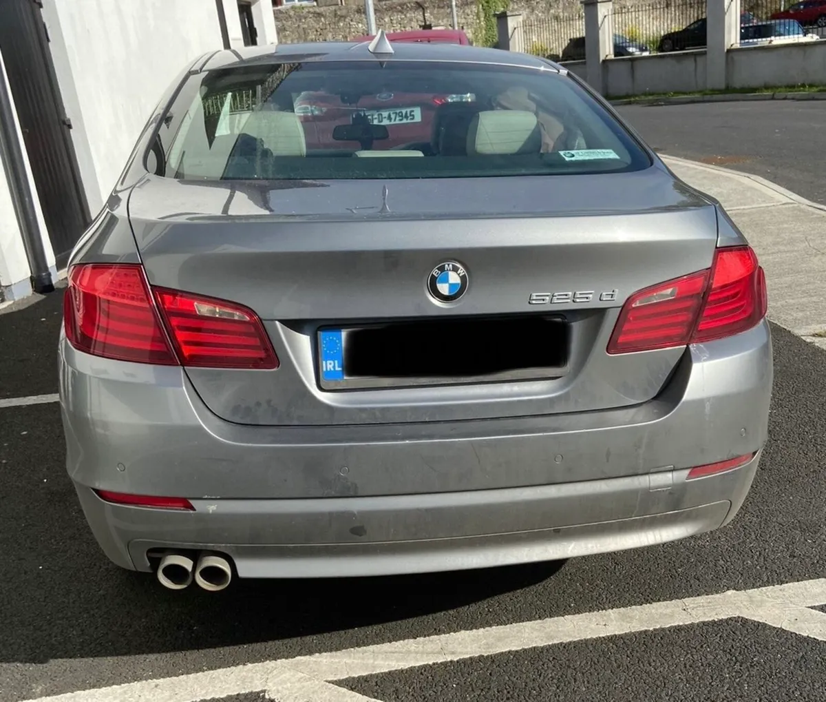 breaking bmw 525d f10 2011 a52 automatic - Image 3
