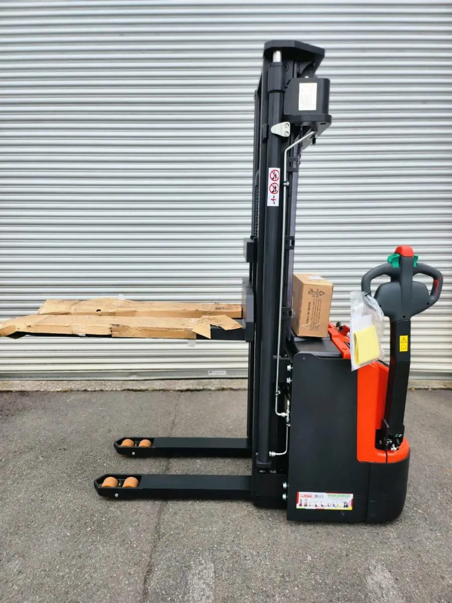 Electric Pallet Trucks [IN STOCK] - Image 3