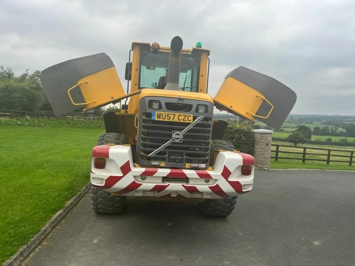 Volvo L90F - Image 2