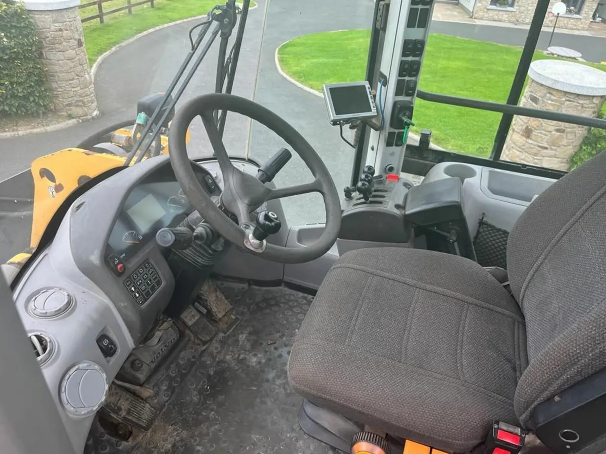 Volvo L90F - Image 4