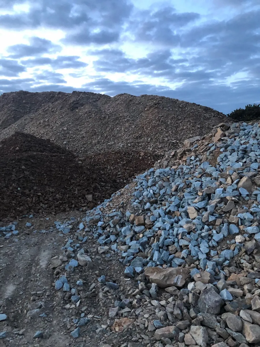 Stone & topsoil delivered - Image 3