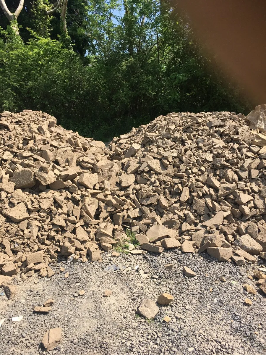 Stone & topsoil delivered - Image 1