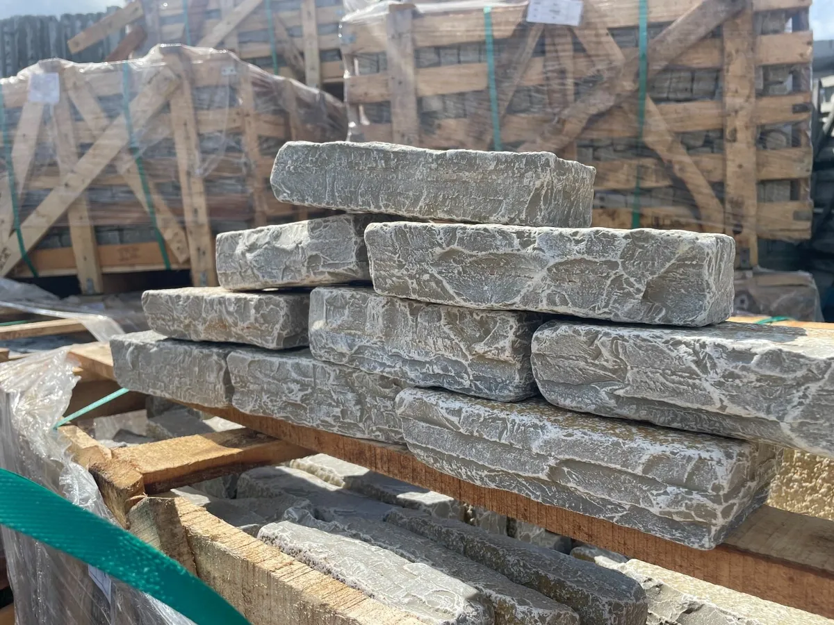 Tumbled yellow limestone cobble - Image 1