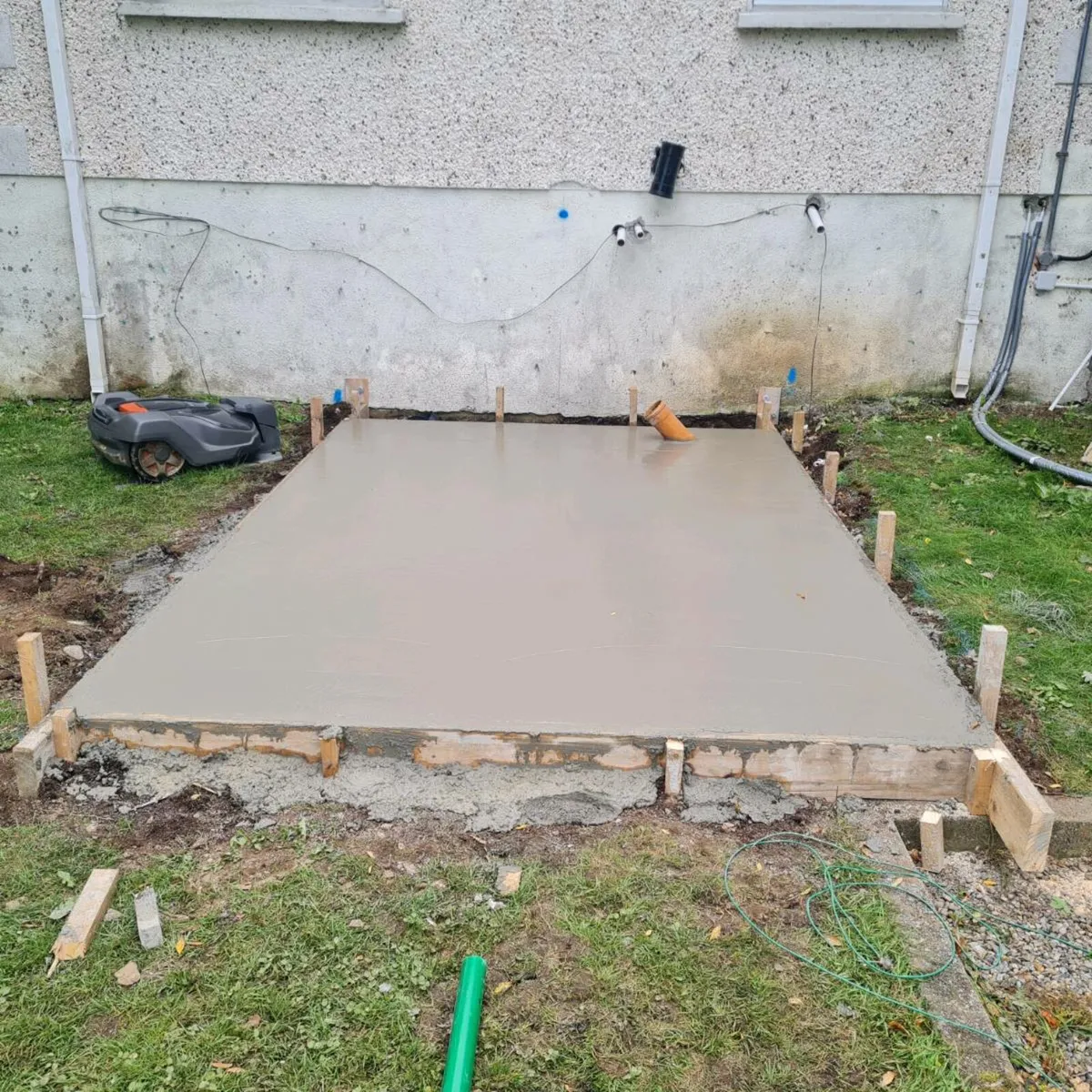 Concrete base - Image 1