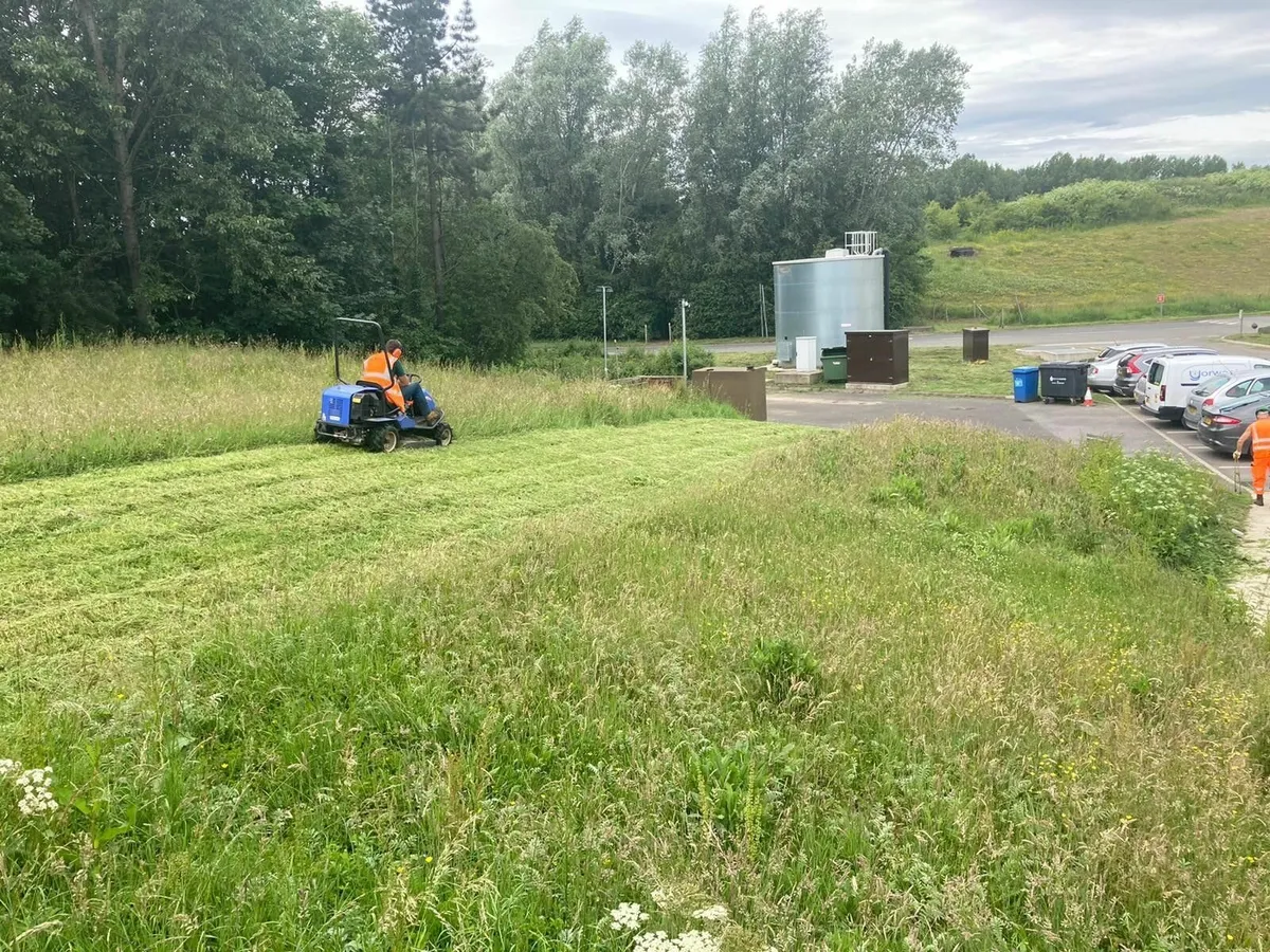Iseki SRA 800 Ride on Bush cutter / mower - Image 4