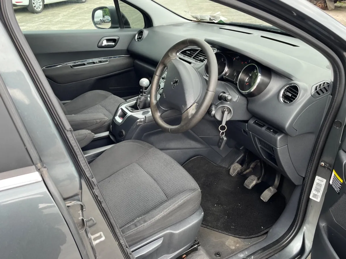 2011 Peugeot 5008 1.6 HDI sport - Image 2